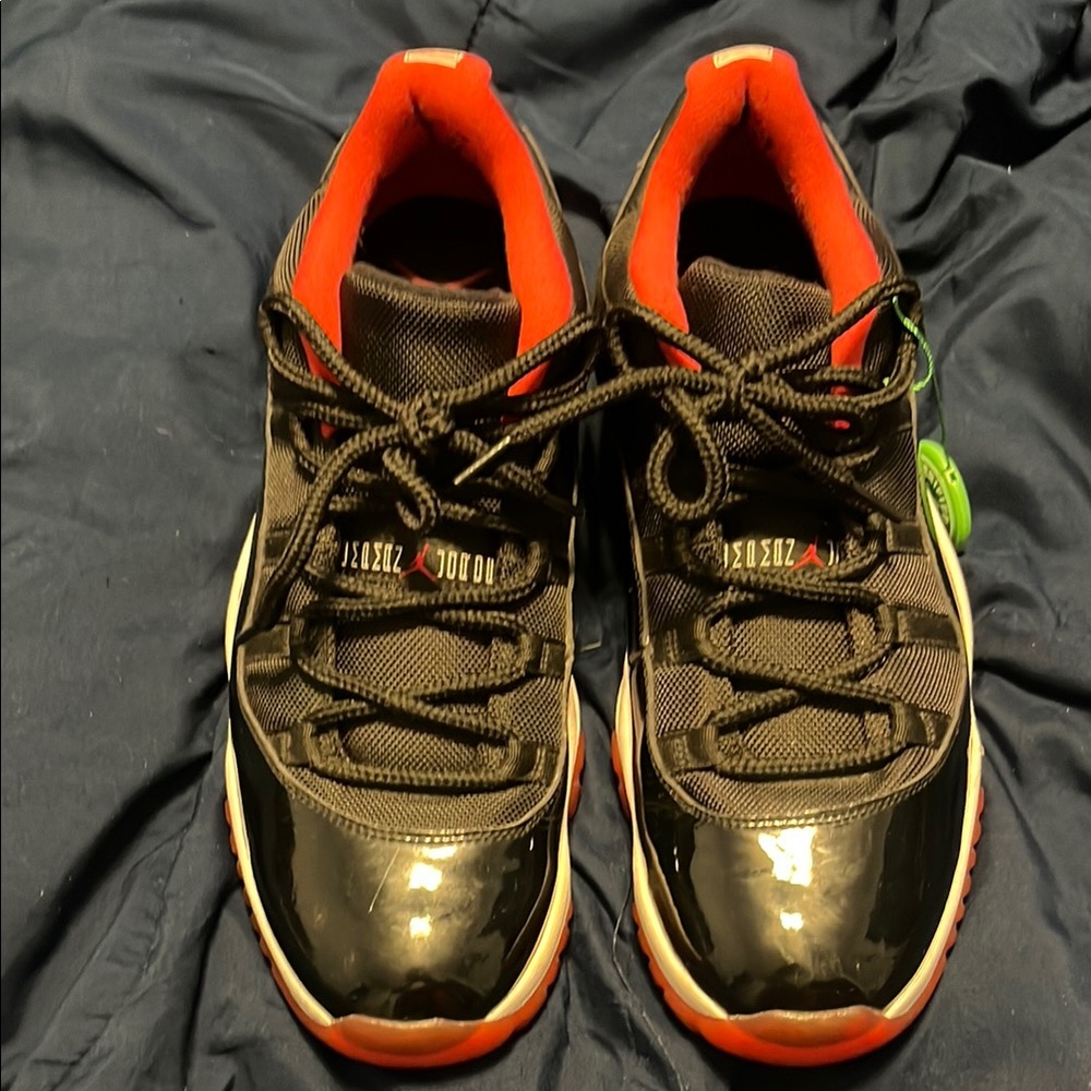 Black and Red Athletic Sneakers Jordan 11 retro( stock x)